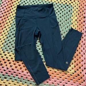 LULULEMON TEAL SIDE POCKET REFLECTIVE DOT LEGGINGS
25” inseam
Size 4